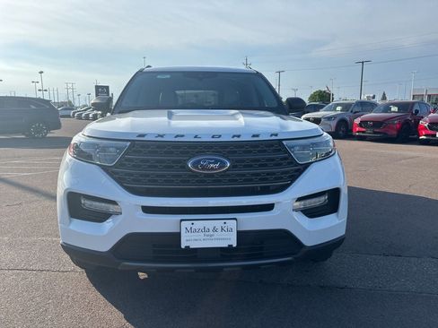 Used 2021 Ford Explorer XLT w/ Equipment Group 202A AWD/4WD image 2