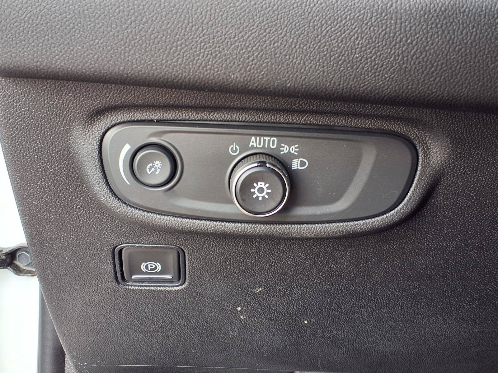 Used 2024 GMC Terrain SLE FWD image 18