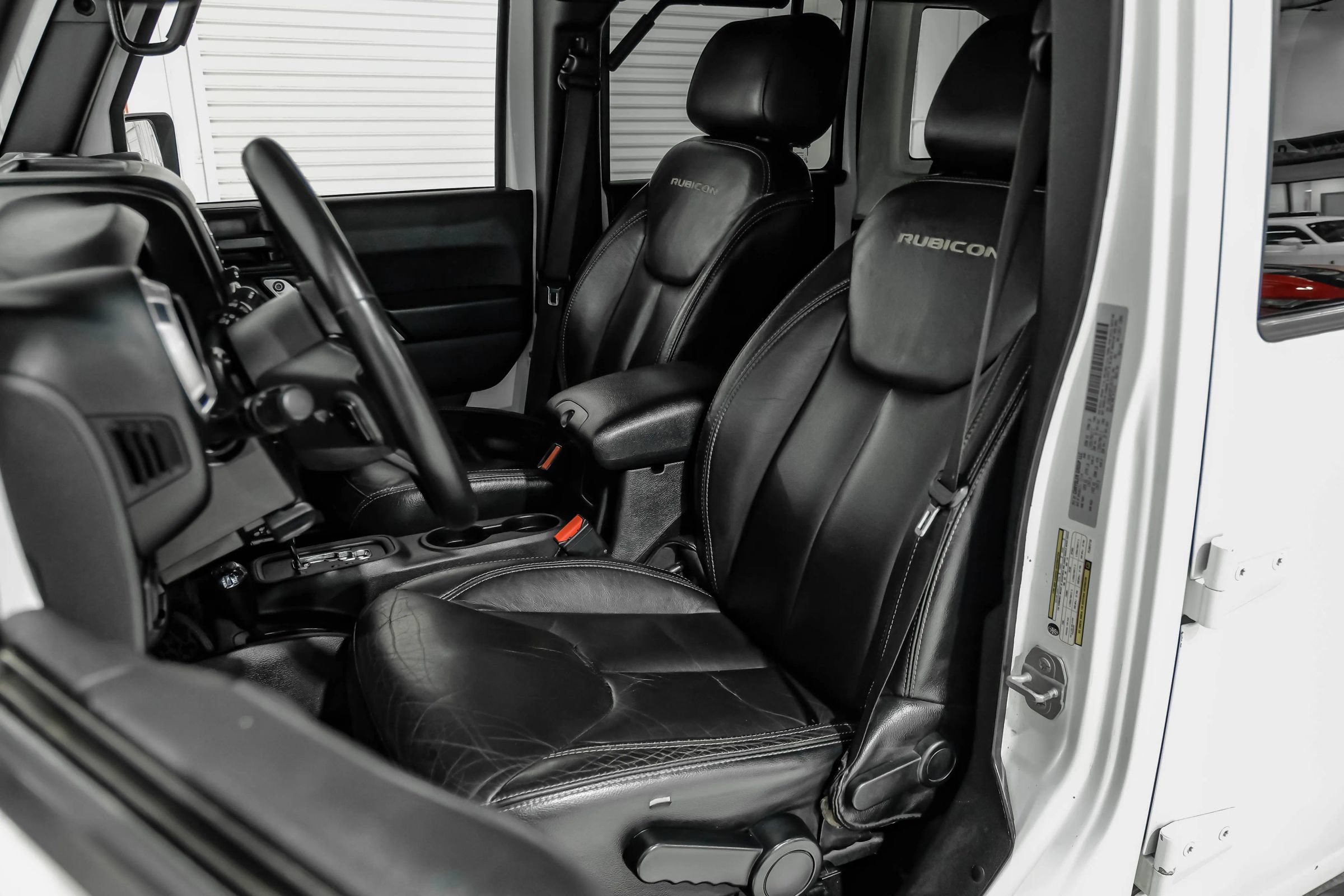 Used 2015 Jeep Wrangler Unlimited Rubicon w/ Connectivity Group AWD/4WD image 36