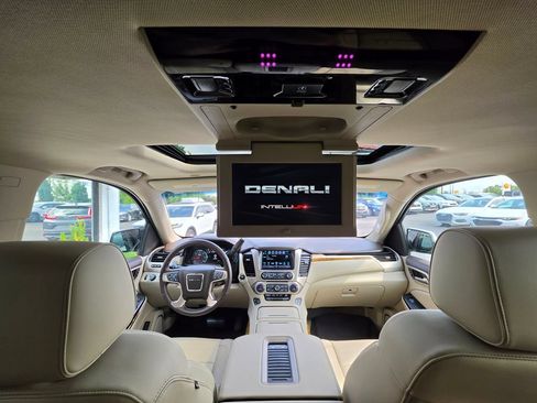 Used 2017 GMC Yukon XL Denali w/ Open Road Package AWD/4WD image 8