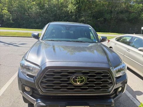 Used 2020 Toyota Tacoma TRD Off-Road AWD/4WD image 15