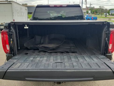 Used 2023 GMC Sierra 1500 AT4 w/ Technology Package AWD/4WD image 8