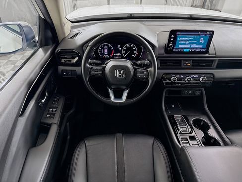 Used 2024 Honda Pilot Touring image 17