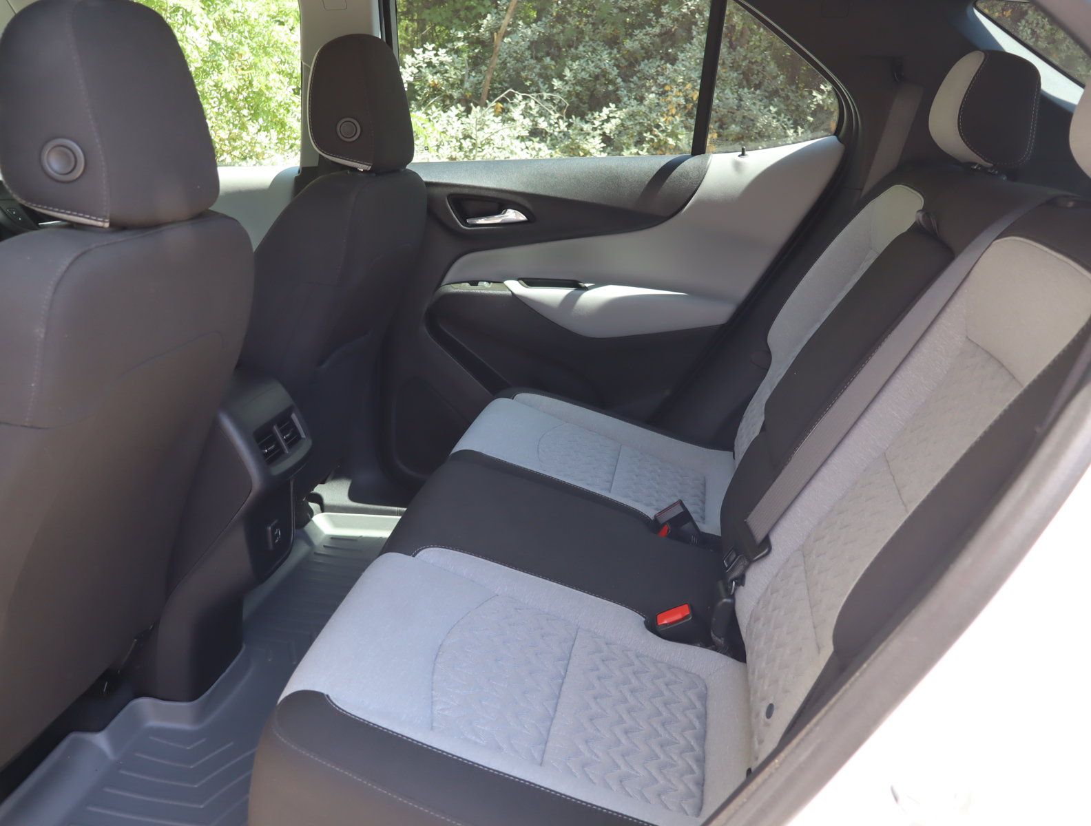 Used 2024 Chevrolet Equinox LS FWD image 34