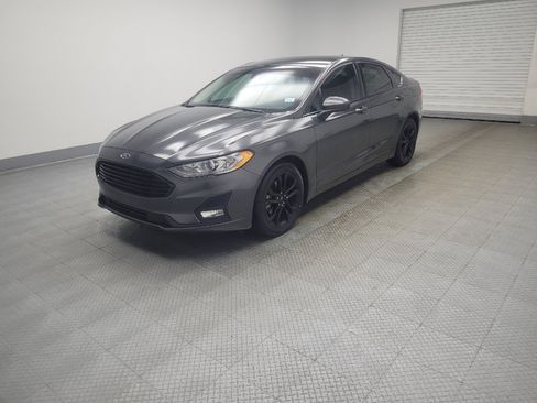 Used 2019 Ford Fusion SE w/ Equipment Group 151A FWD image 2