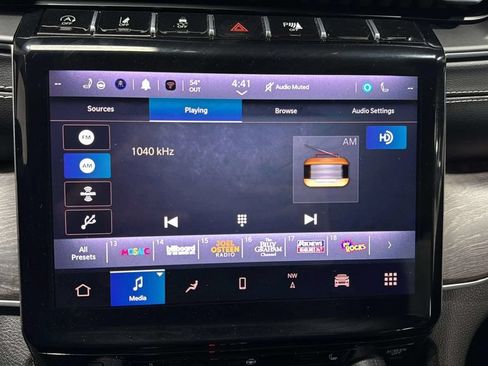 Used 2022 Jeep Grand Cherokee Limited AWD/4WD image 35