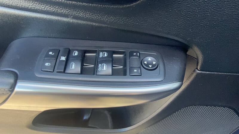 Used 2021 Jeep Cherokee Latitude Lux FWD image 18
