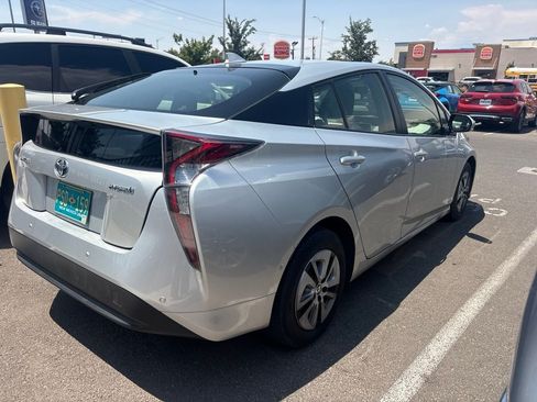 Used 2018 Toyota Prius Two w/ Prius Two Safety Plus Package FWD image 5