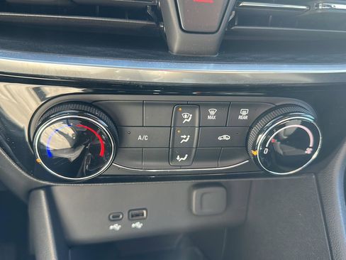 Used 2024 Buick Encore GX Sport Touring image 15