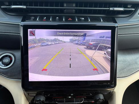 Used 2023 Jeep Grand Cherokee L Limited image 28