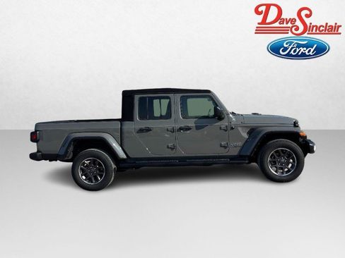Used 2022 Jeep Gladiator Overland w/ Cold Weather Group AWD/4WD image 5