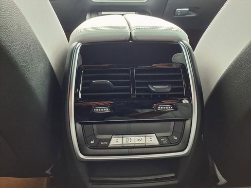 Used 2026 BMW X5 xDrive50e image 23