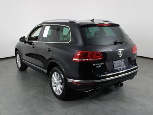 Used 2017 Volkswagen Touareg Sport AWD/4WD image 15