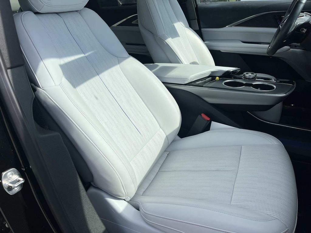 Certified 2024 Cadillac Lyriq Sport RWD image 29