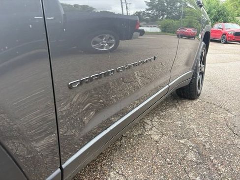Used 2023 Jeep Grand Cherokee Altitude AWD/4WD image 32