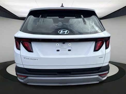 Certified 2025 Hyundai Tucson SE image 4