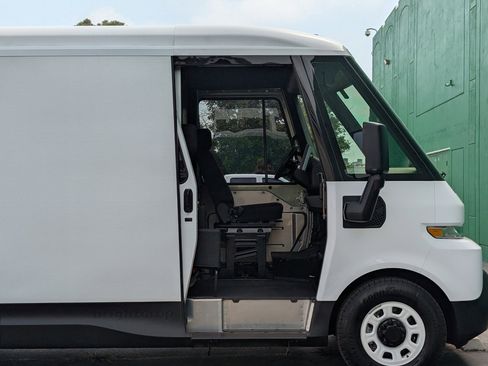 Used 2025 Chevrolet Brightdrop 400 FWD image 12