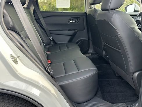 Certified 2025 Nissan Rogue SL w/ Tech Package FWD image 17