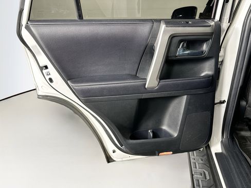 Used 2018 Toyota 4Runner SR5 Premium image 28