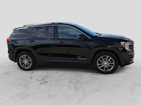 Used 2024 GMC Terrain SLT image 9