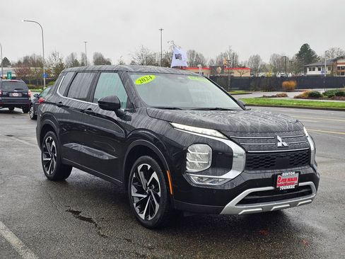 Used 2024 Mitsubishi Outlander SE image 3