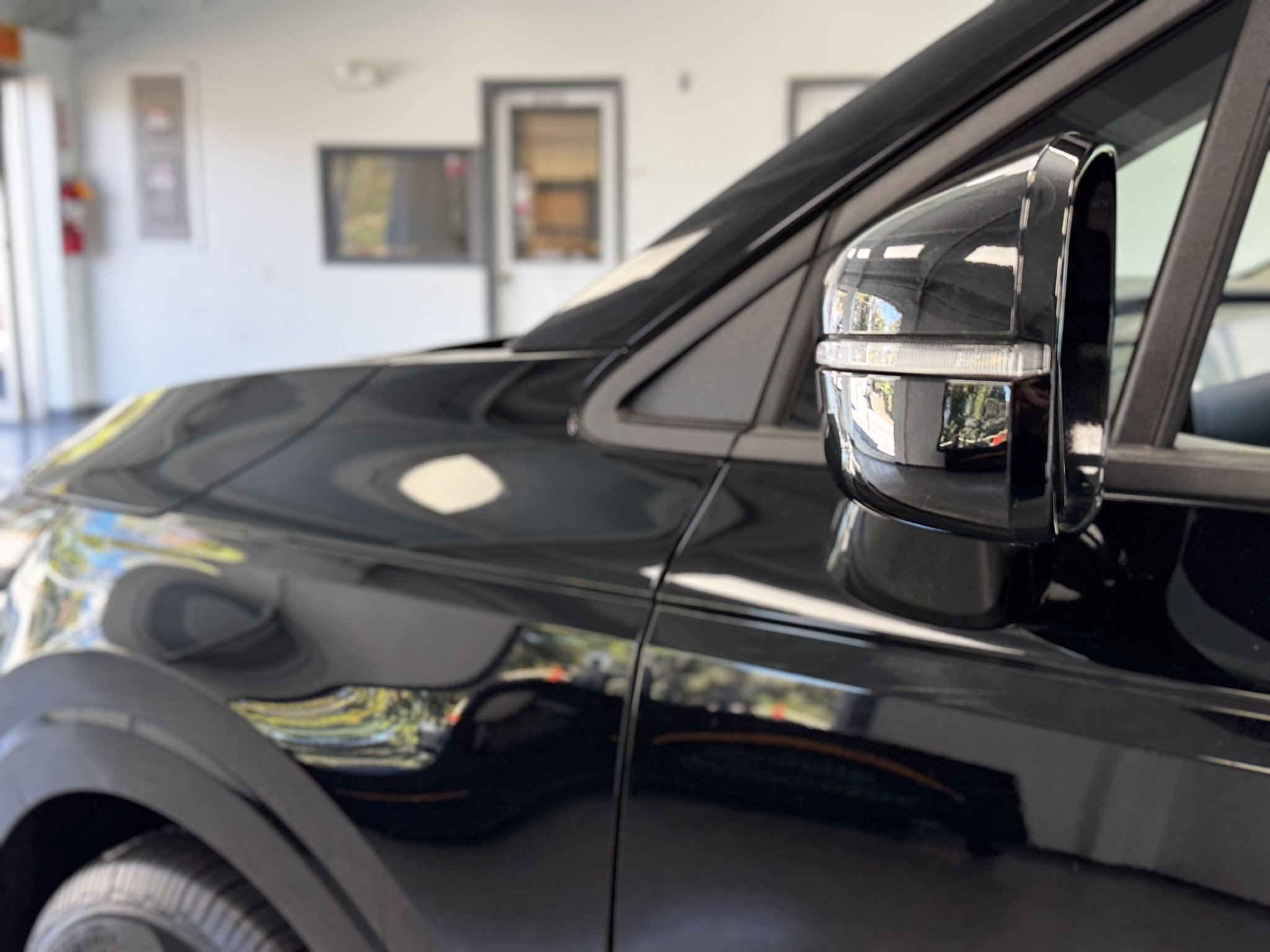 Used 2025 Kia Carnival FWD image 12