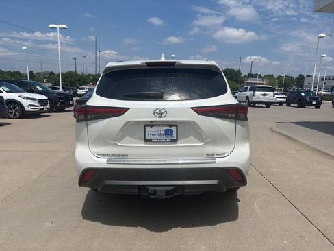 Used 2021 Toyota Highlander XLE w/ Protection Package #3 (TMS) AWD/4WD image 6