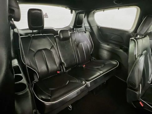 Used 2025 Chrysler Pacifica Limited FWD image 29