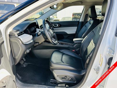 Used 2022 Jeep Compass Limited image 3