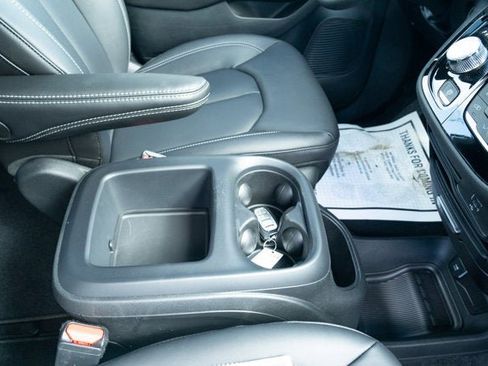 New 2026 Chrysler Pacifica Select image 42