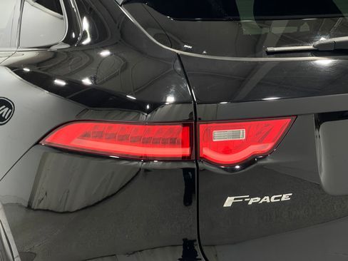 Used 2019 Jaguar F-PACE Prestige image 32