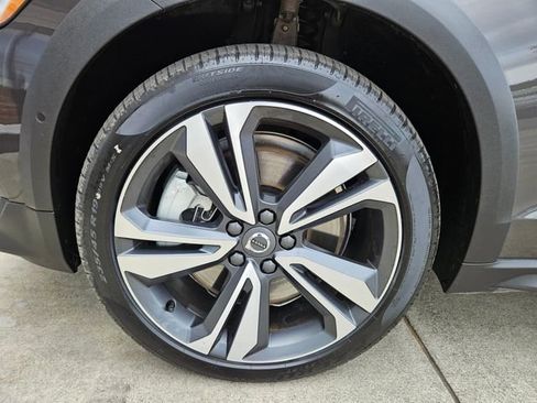 Certified 2025 Volvo V60 B5 Cross Country Plus AWD/4WD image 9