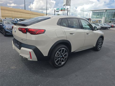 Used 2026 BMW X2 xDrive28i AWD/4WD image 3