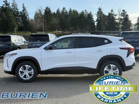 New 2026 Chevrolet Trax LS image 2