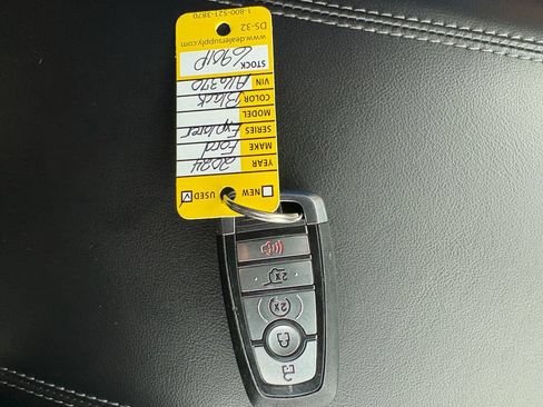 Used 2024 Ford Explorer XLT w/ Equipment Group 202A AWD/4WD image 18