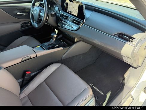 Used 2025 Lexus ES 300h w/ Premium Package image 30