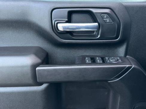 Used 2021 Chevrolet Silverado 2500 Custom w/ Custom Value Package image 10