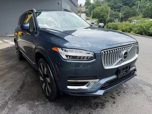 Certified 2024 Volvo XC90 T8 Plus w/ Protection Package Premier AWD/4WD image 4