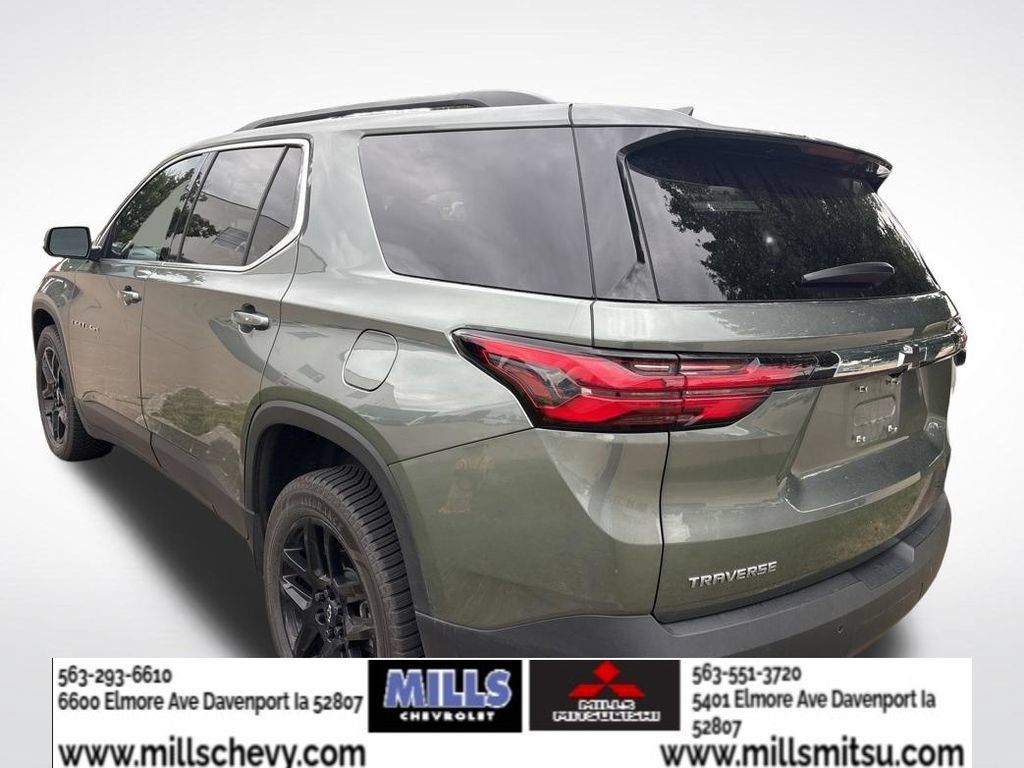 Used 2022 Chevrolet Traverse LT FWD image 3
