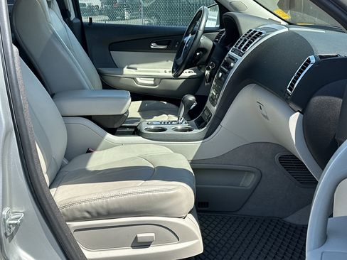 Used 2012 GMC Acadia SLT FWD image 12
