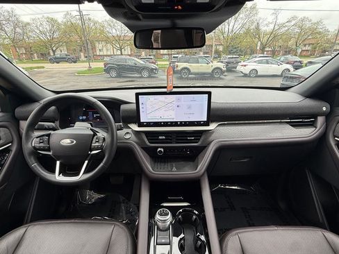 Used 2025 Ford Explorer Platinum w/ LUX Leather Package image 15