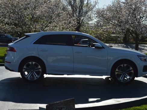 Used 2019 Audi Q8 Prestige w/ Luxury Package AWD/4WD image 12