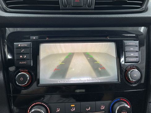 Used 2018 Nissan Rogue S AWD/4WD image 15