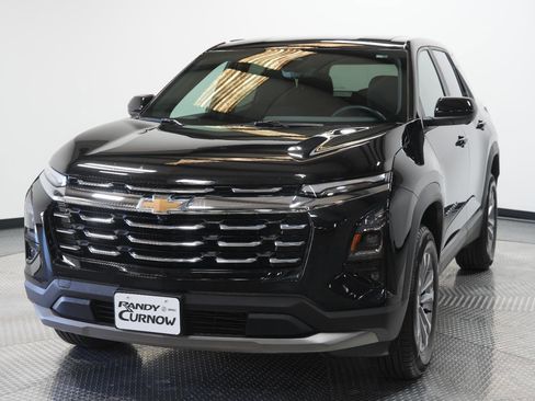 Used 2025 Chevrolet Equinox LT w/ Safety and Technology Package image 3