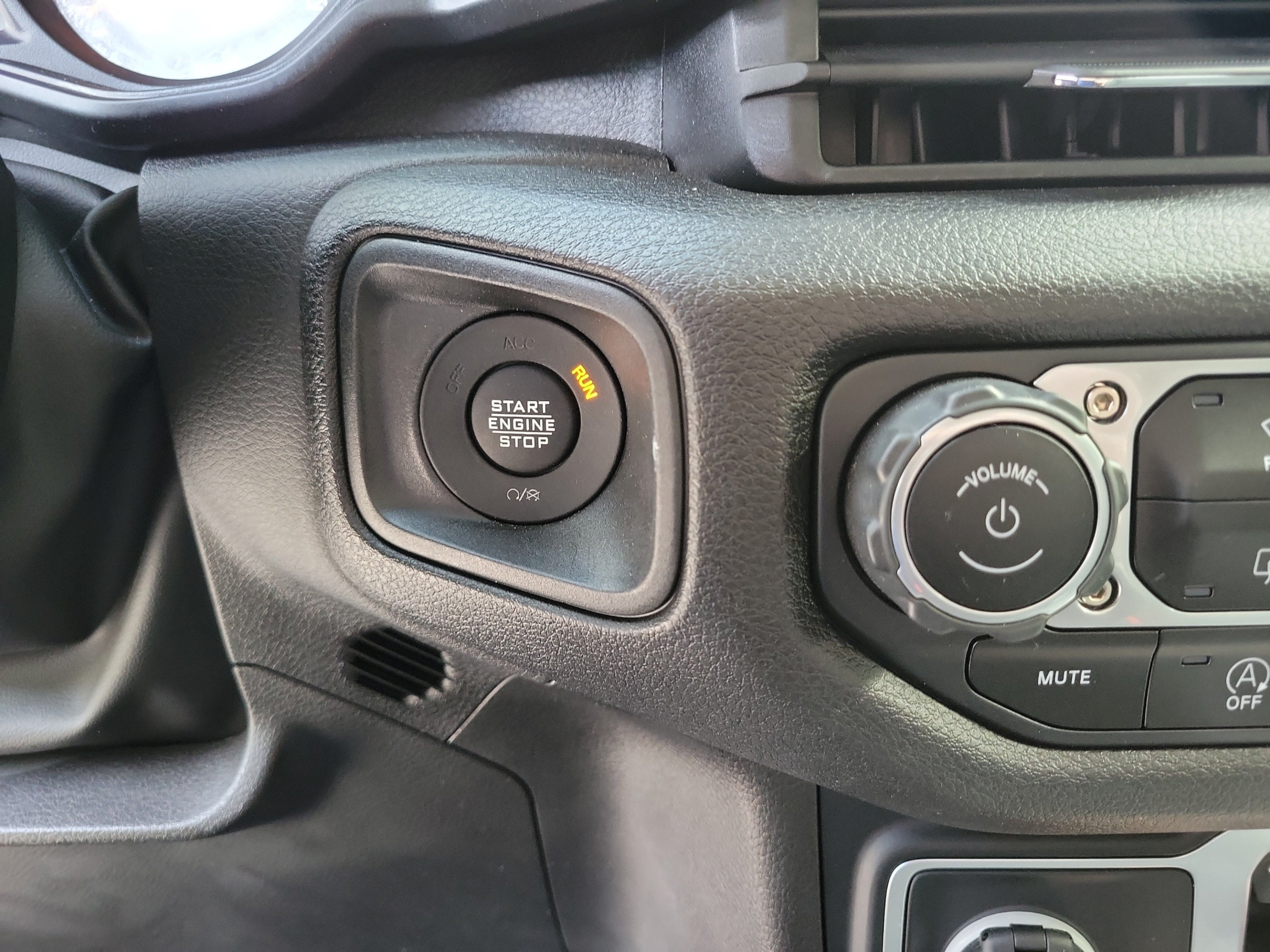 Certified 2024 Jeep Wrangler Sport AWD/4WD image 21