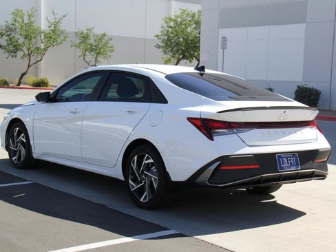 Used 2025 Hyundai Elantra Sport FWD image 7