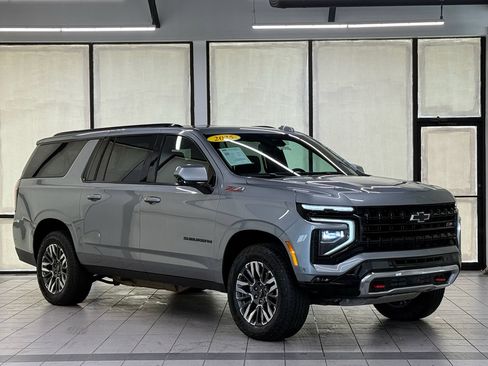 Certified 2025 Chevrolet Suburban Z71 AWD/4WD image 1