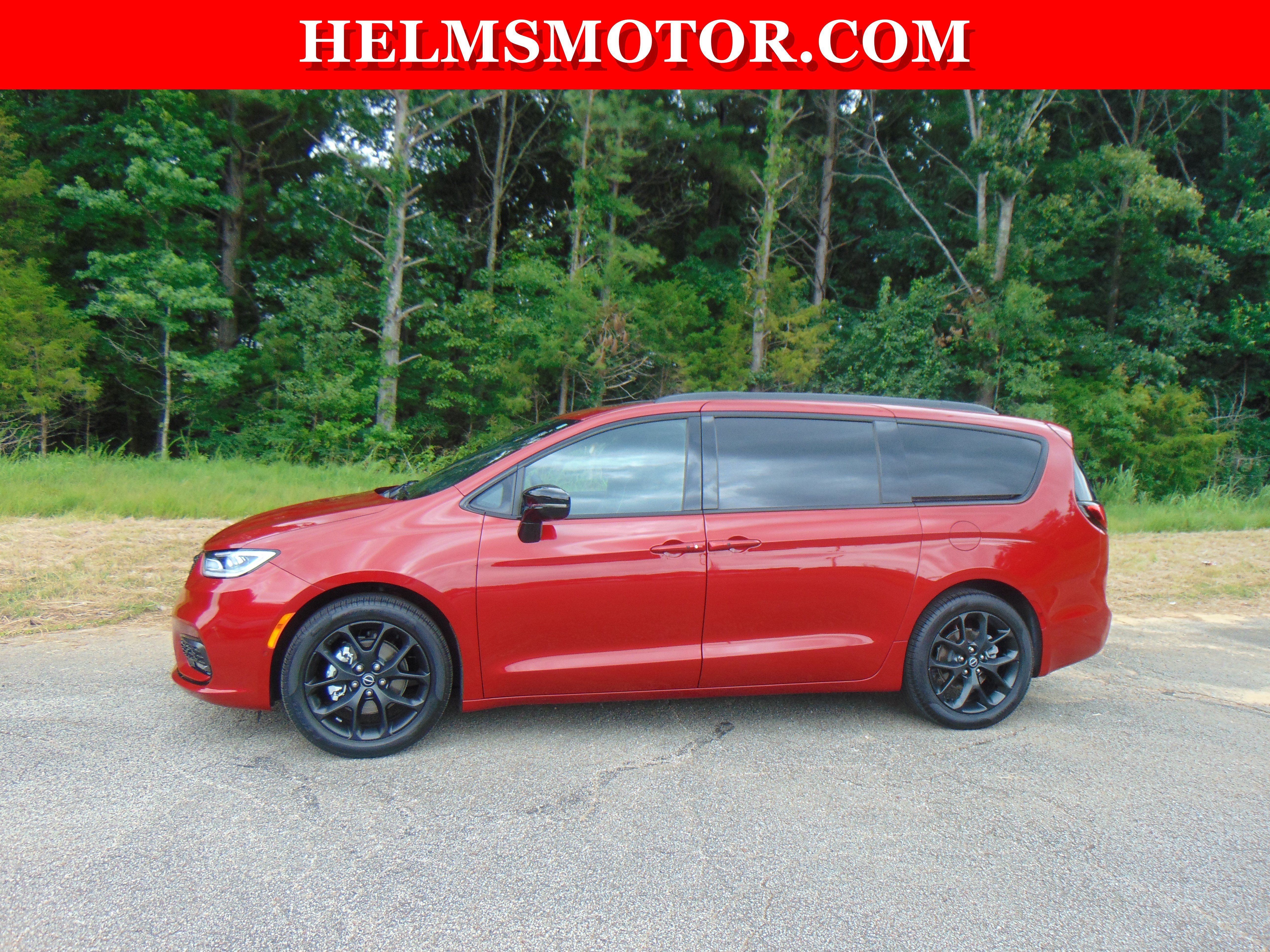 Certified 2025 Chrysler Pacifica Limited FWD image 1