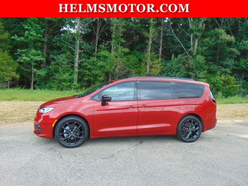 Certified 2025 Chrysler Pacifica Limited FWD image 1