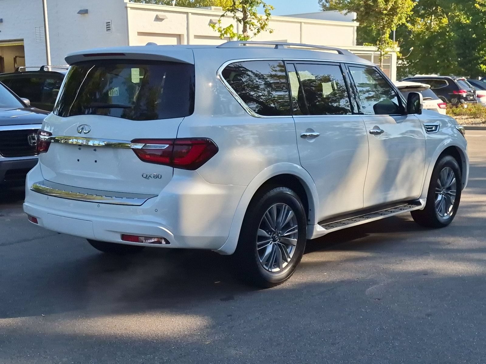 Used 2023 INFINITI QX80 Luxe w/ Cargo Package RWD image 3
